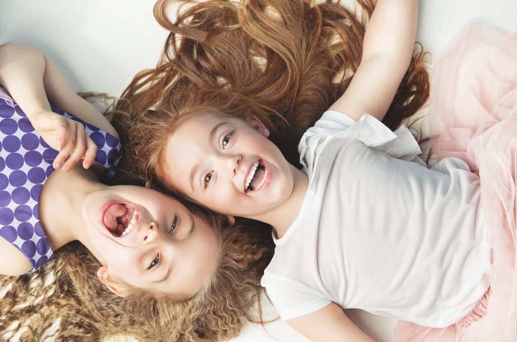 Brain Friendly 10 Sekunden lächeln 2 Kinder lachen